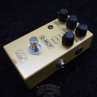 ZCAT Q-TREM ゴールド ギターエフェクター Zcat Q-Trem Gold Guitar Effects Pedal DEPTH & SPEED Controls