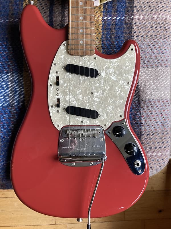 Fender Japan MG-65 Mustang 1965 reissue model Dakota Red Made In Japan  2007. Near Mint Superb Condition - Very Little use.
