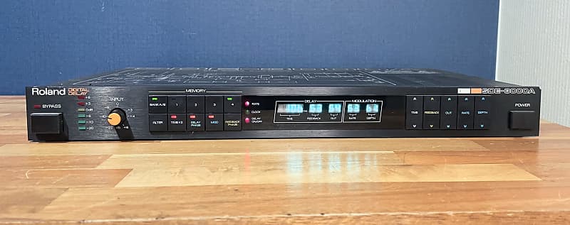 Roland SDE-3000 Digital Delay | Reverb Canada