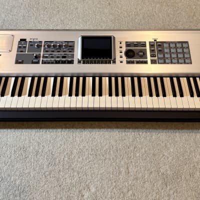 Roland Fantom X8 2000'S - Silver