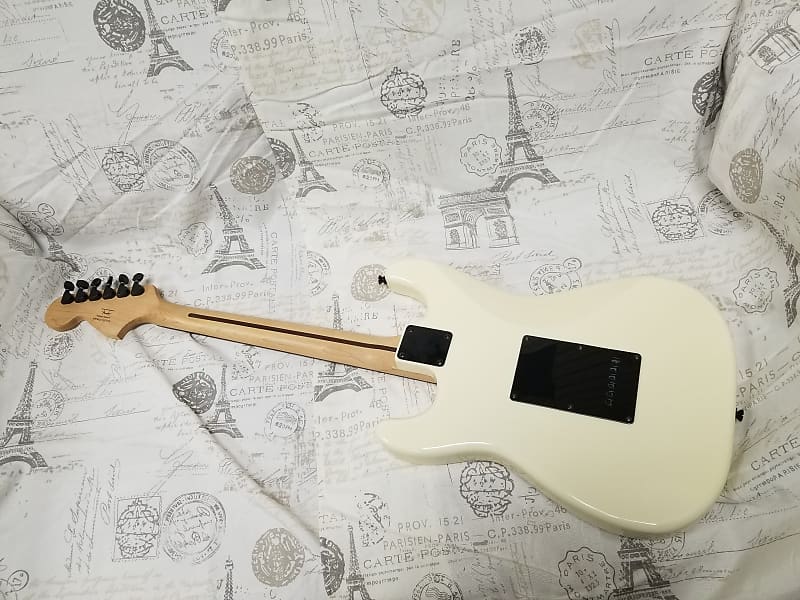 Squier Standard Series Stratocaster 2002 White Matching