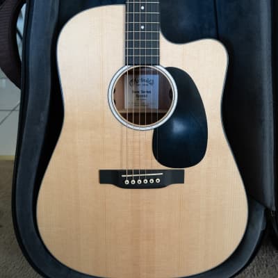 Martin special dreadnought cutaway deals 11e road series