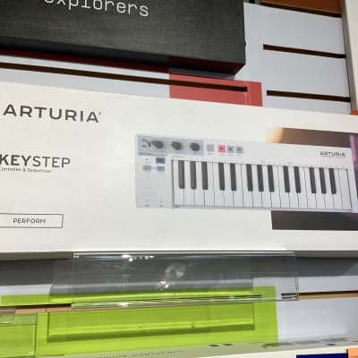 Arturia KeyStep 32-Key MIDI Controller - White image 2