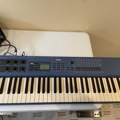 Yamaha CS1x Control Synthesizer 1996 - Blue