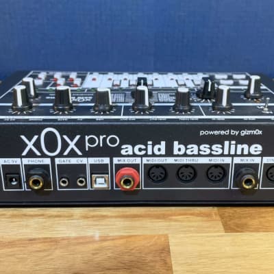 国産x0xb0x（303クローン）『gizm0x x0x-pro』 実機レビュー