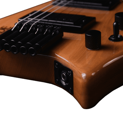 BootLegger Guitar Spade Gibson Scale 24.75 Headless Guitar With Case 2022 Honey Clear image 7