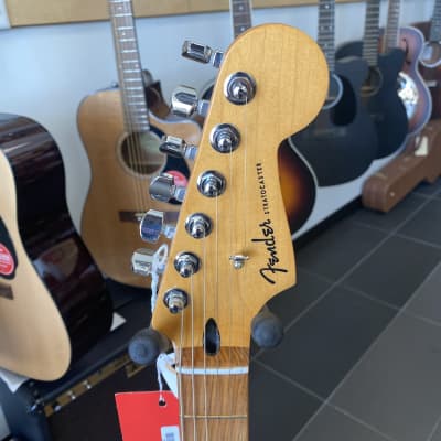 Fender Player Plus Stratocaster HSS with Pau Ferro Fretboard 2021 - Present - Belair Blue image 2