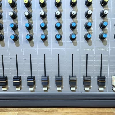 Roland RM-84ビンテージアナログミキサー(簡易チェック済)夏季値下げ中 Roland RM-84ビンテージアナログミキサー(簡易チェック済)夏季