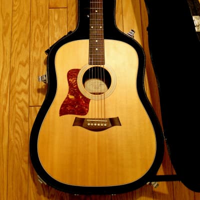 Taylor 210 Sitka Spruce / Rosewood Dreadnought Left-Handed 2007 - 2014