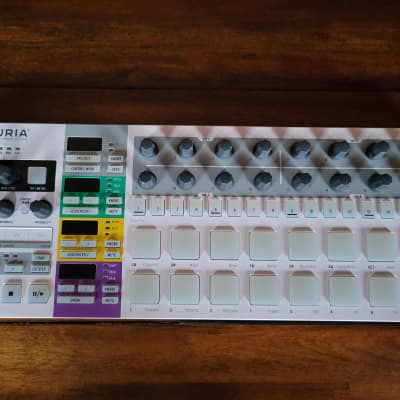 Arturia BeatStep Pro MIDI Controller with decksaver