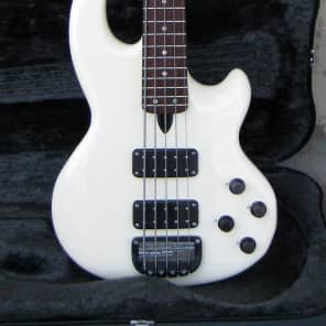 1987 Wal MkII 5 string bass - white finish, w/ OHSC image 5