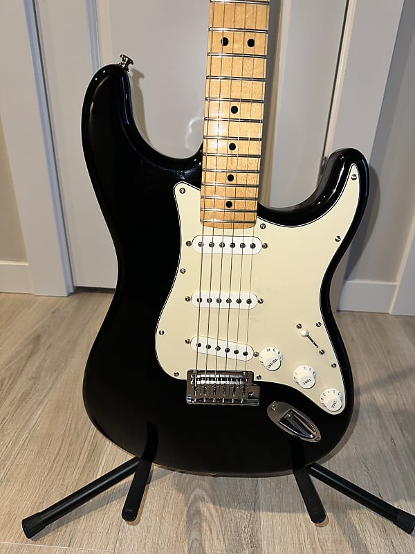 Fender Stratocaster Player Series Black with SKB Gig bag | Reverb