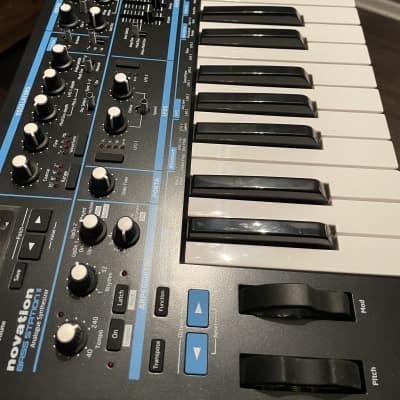 Novation Bass Station II 25-Key Monophonic Synthesizer 2013 - Present - Black