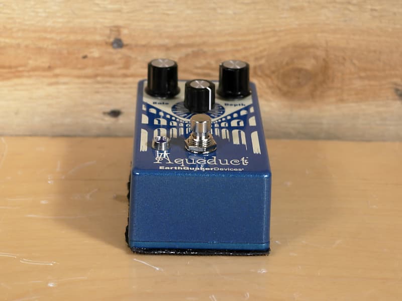 【中古】 EarthQuaker Devices Aqueduct Used EarthQuaker Devices Aqueduct Vibrato Effect Pedal