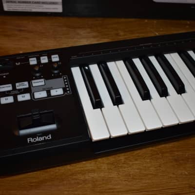 Roland A-49 MIDI Keyboard Controller 2014 - Present - Black image 2