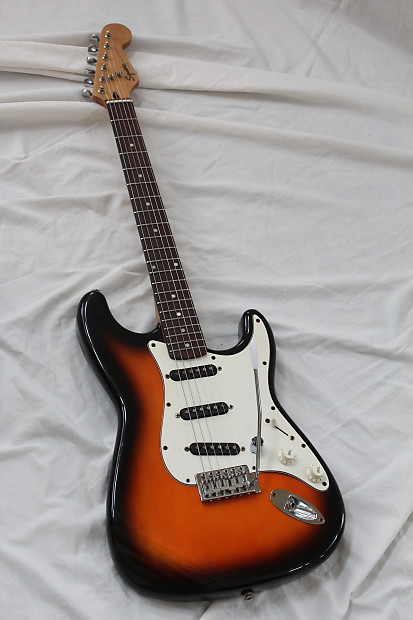 ギター Fender Squier Stratocaster madein KOREA ギター Fender Squier Stratocaster madein KOREA Fender Squier