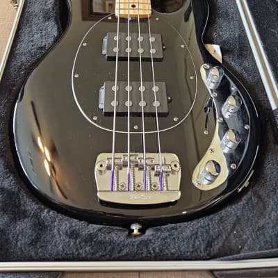 MUSICMAN Caprice Bass（Ivoly White） 2016 Ernie Ball Music Man Caprice Review - Premier Guitar