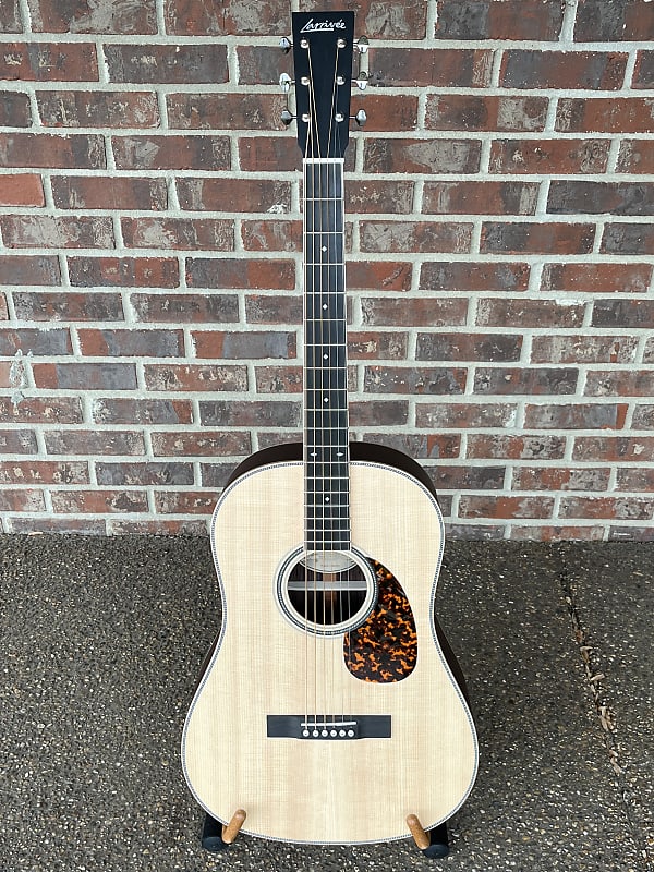 Larrivée BT-40R with East Indian Rosewood Back and Sides and Sitka Top image 1