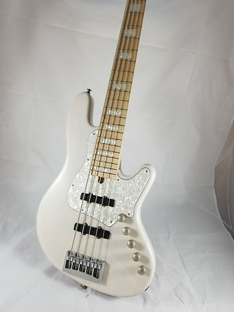 Elrick Expat eVolution 5-String ベース 5弦（Elrick New Jazz