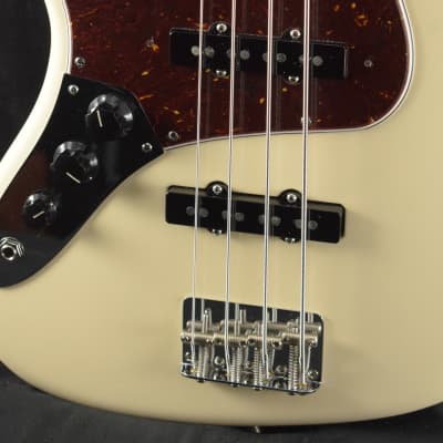 Fender American Vintage II 1966 Jazz Bass Left-Hand Olympic White Rosewood Fingerboard image 3
