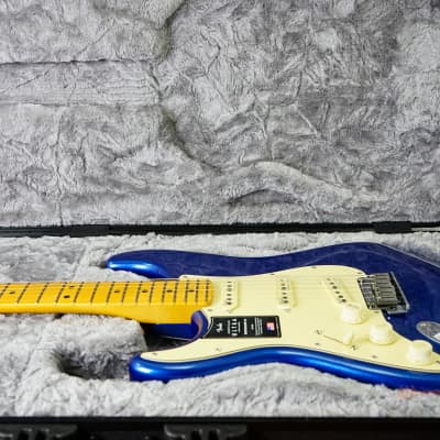 Fender American Ultra Stratocaster Left-Handed with Maple Fretboard - Cobra Blue image 19