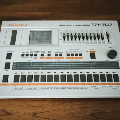 Roland TR-707