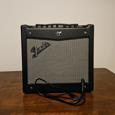 Fender mustang 15 watt amp top