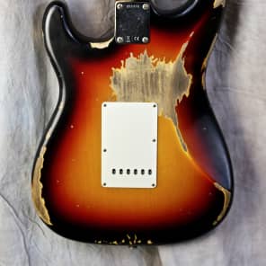 Fender  Custom Shop 1964 Reissue Heavy Relic Stratocaster 2018 3-Tone Sunburst image 4