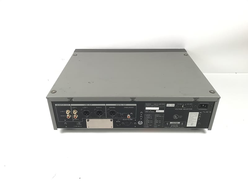 Sony CDP-2700 High-End Professional Compact Disc CD Player-PARTS OR REPAIR  ONLY