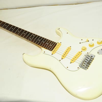 Fender Japan STM-55（WH）Medium Scale Stratocaster Electric Guitar 