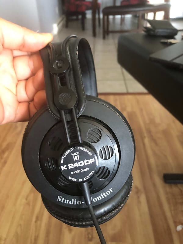 Akg 240df outlet