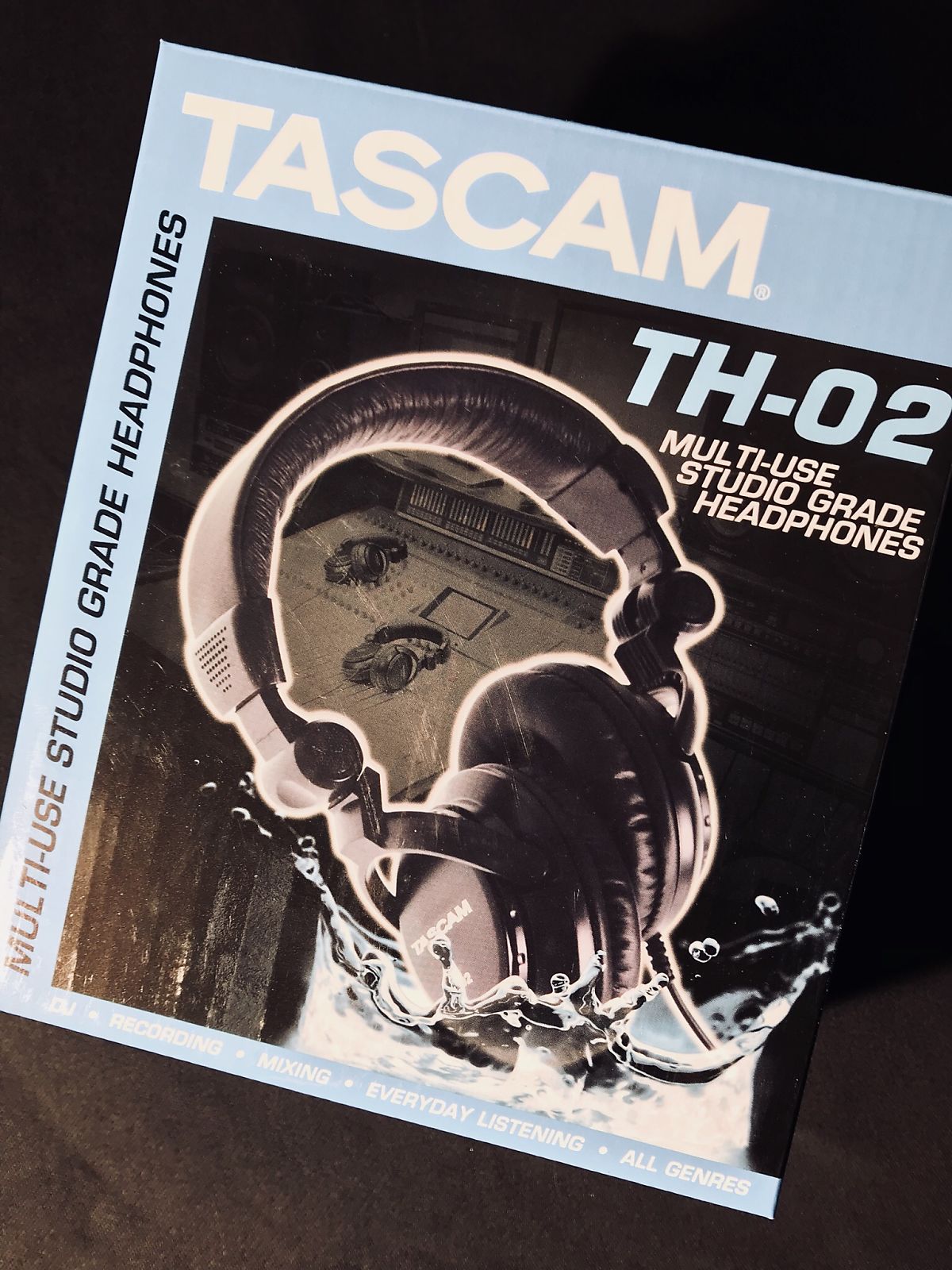 Tascam th02 closed hotsell back stereo headphones