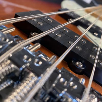 Fender Player Plus Active Meteora Bass 2022 3-Color Sunburst MX22024654 (9 lbs. 12.4 oz.) image 3