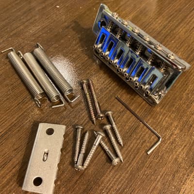 strat tremolo kit with screws, springs, and claws and no bar - chrome