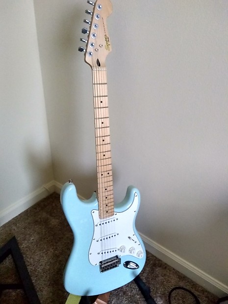 Daphne blue stratocaster deals squier
