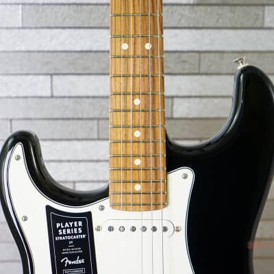 Fender Player Stratocaster Left-Handed with Pau Ferro Fretboard - Black image 3