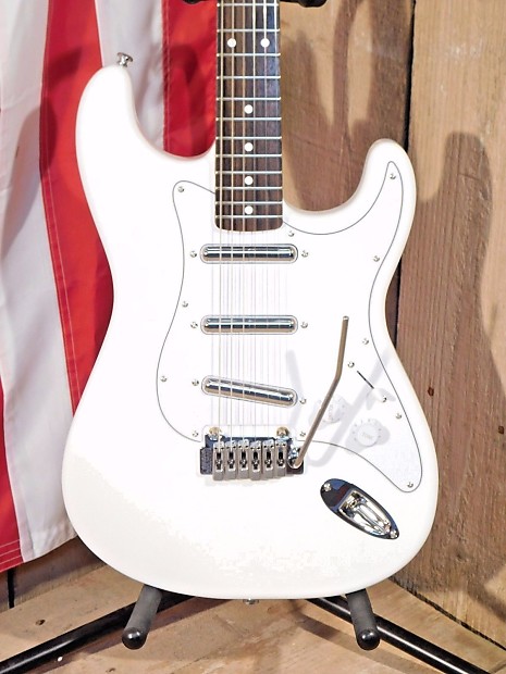 Danelectro D84 1984 Guitar WHITE Store Demo Save Hundreds Ships in Original Box