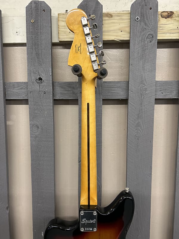 Fender Squier Classic Vibe '70s Jaguar® 3-Color Sunburst