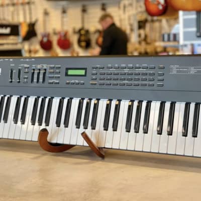 Roland JV-30 61-Key Multi-Timbral Synthesizer 1991 - 1992 - Black