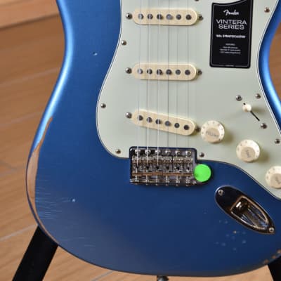 Fender Vintera Road Worn '60s Stratocaster Pau Ferro Fingerboard Lake Placid Blue image 6