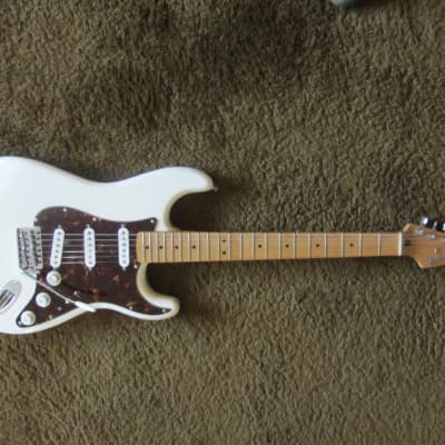 Fender Stratocaster Deluxe Roadhouse 2007 - Arctic White w/HSC image 1