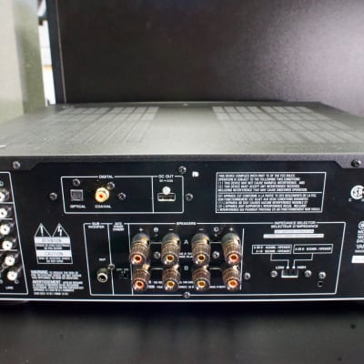 Yamaha A-S501  Amplificateur stéréo 2 x 85 watts.