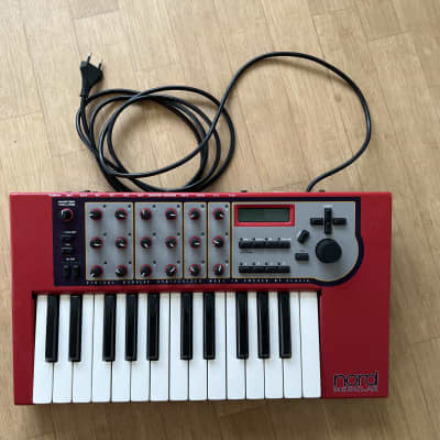 Nord Modular 25-Key Virtual Synthesizer 1997 - 2003 - Red