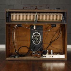 Wurlitzer 720 Electronic Piano with Vibrato in Walnut image 11