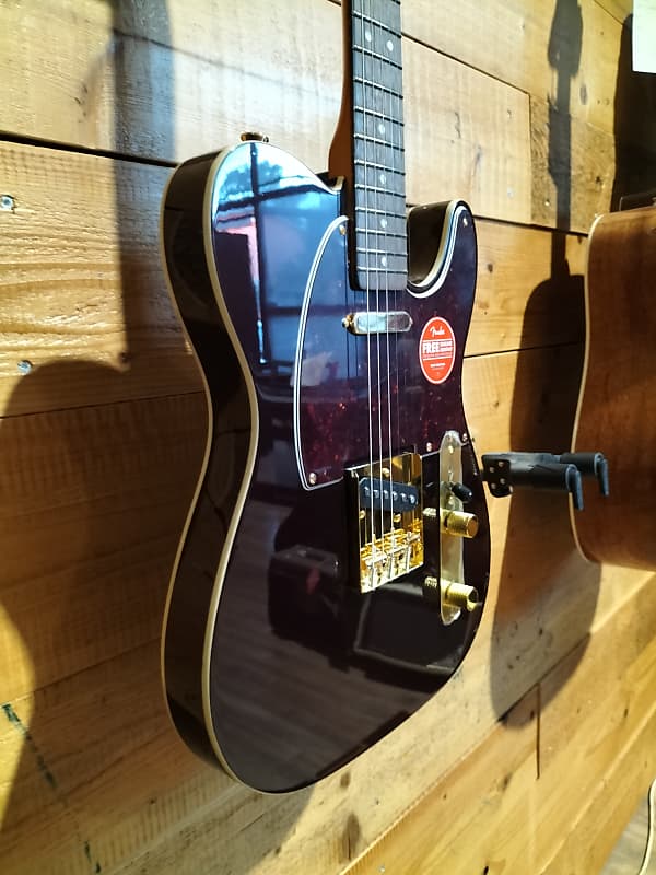 Squier FSR Classic Vibe '60s Custom Telecaster in Oxblood Squier FSR Classic Vibe '60s Custom Telecaster in Oxblood