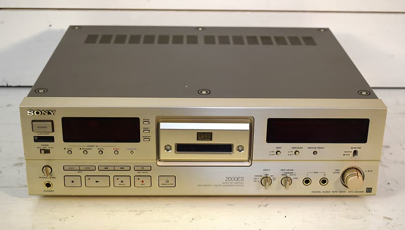 1990's Sony DTC-2000ES w/ Remote, Manual, Box & all Packing