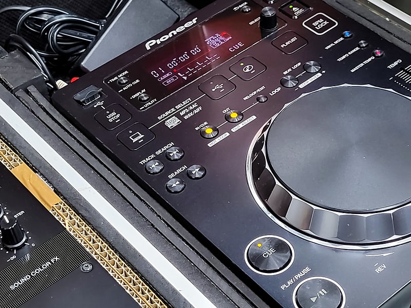 Pioneer CDJ-350 DJ Setup w/ DJM-250MK2 Mixer & Custom Flight Pioneer CDJ-350 DJ Setup w/ DJM-250MK2 Mixer & Custom Flight