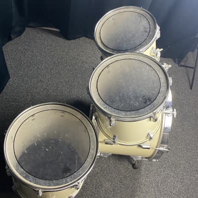 Tama Swingstar White Drum Kit (Occasion) image 2