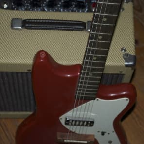 Airline, Peavy Bobcat 2 Pickup Electric,Classic 20 Tube Amp Early to Mid 60's, Modern Amp Red Guitar, Tweed Amp image 10