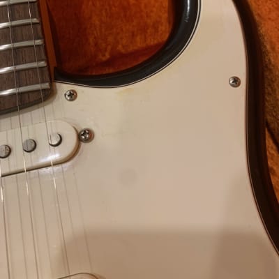 Fender Highway One Stratocaster with Rosewood Fretboard 2006 - 2011 - 3-Color Sunburst image 9